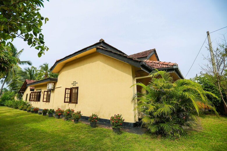 Hotel Rathgama Beach House
