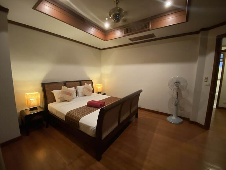 Villa 4 Br Seaview Walk To Beach Tg48
