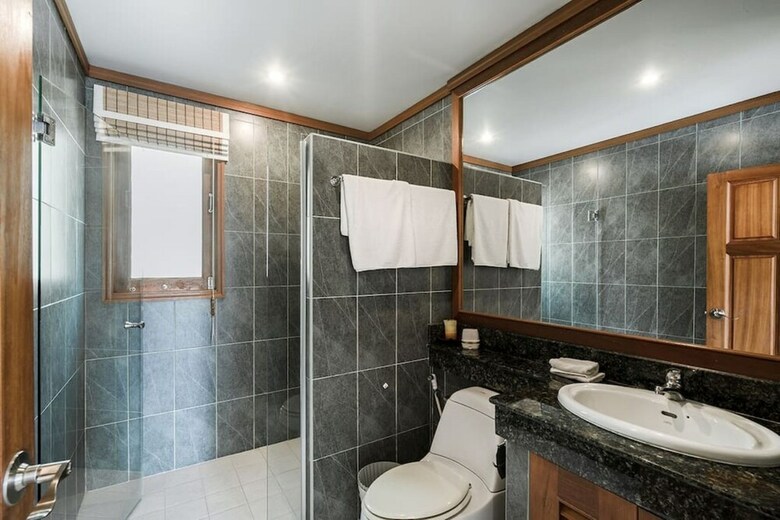 Villa 4 Br Seaview Walk To Beach Tg48
