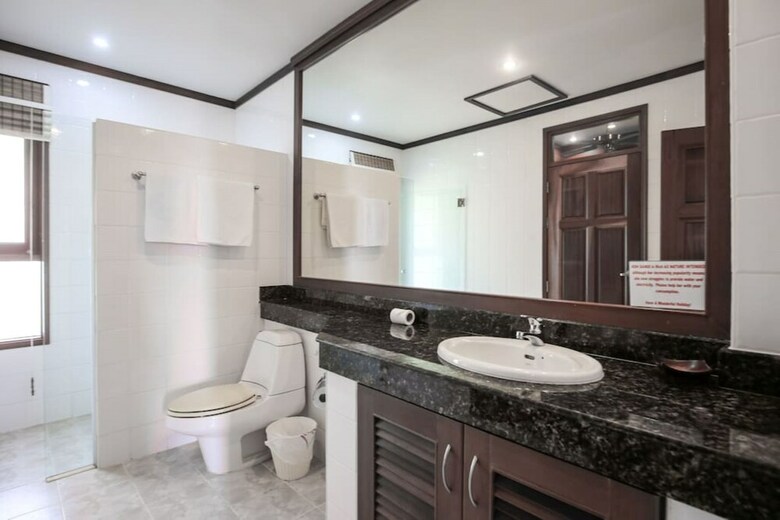 Villa 4 Br Seaview Walk To Beach Tg48