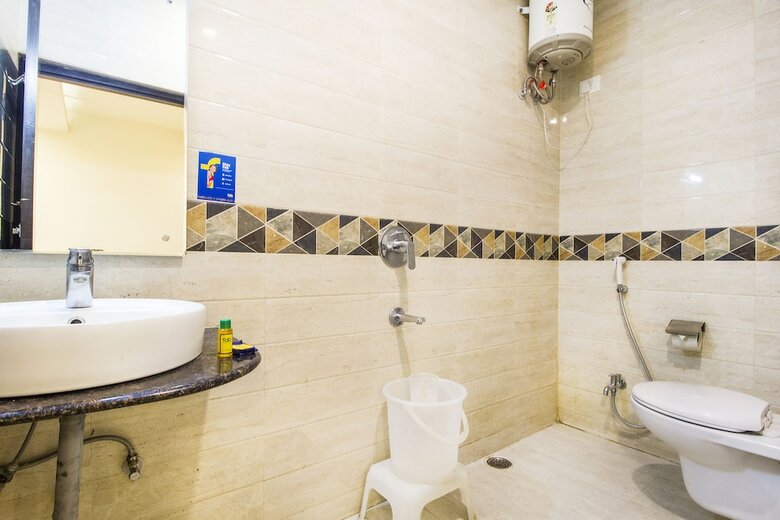 Fabhotel Travellers Inn Gomti Nagar