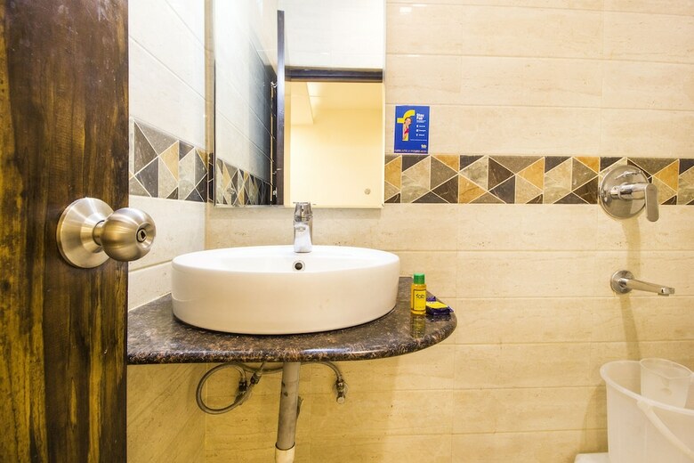 Fabhotel Travellers Inn Gomti Nagar