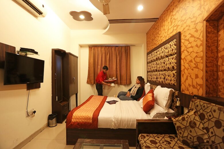 Hotel Oyo 8188 Vardhmaan Inn