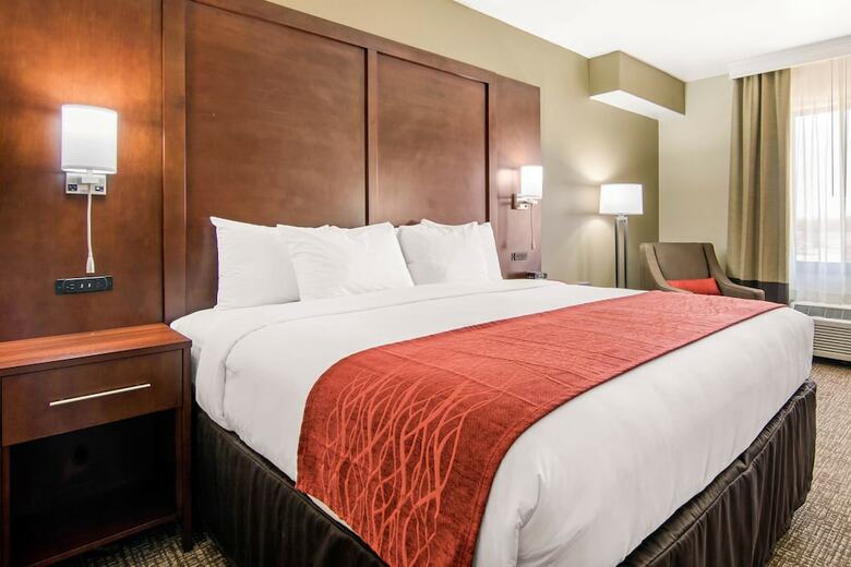 Hotel Comfort Inn & Suites