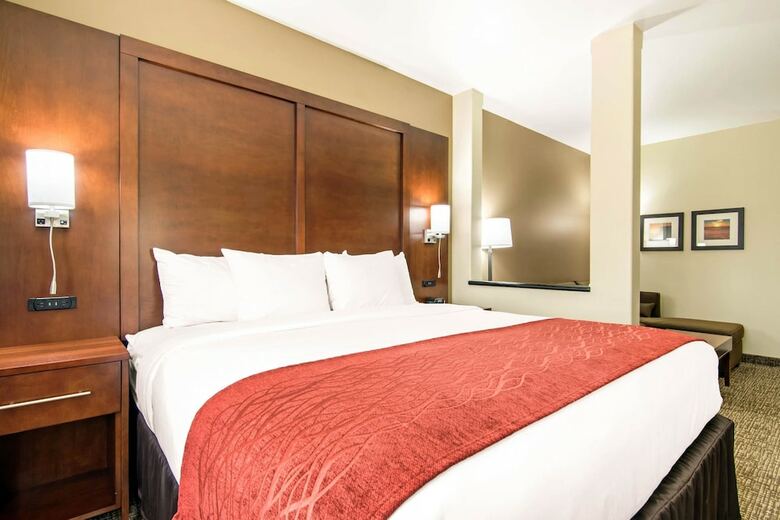Hotel Comfort Inn & Suites