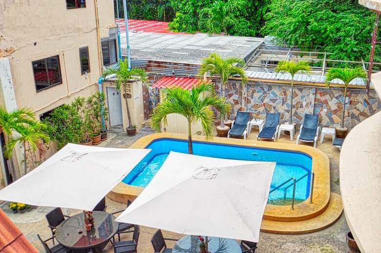 Hostal Phratamnak Inn