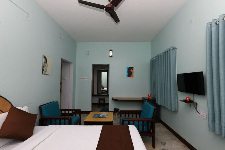 Hotel Oyo 7829 Santhi Inn