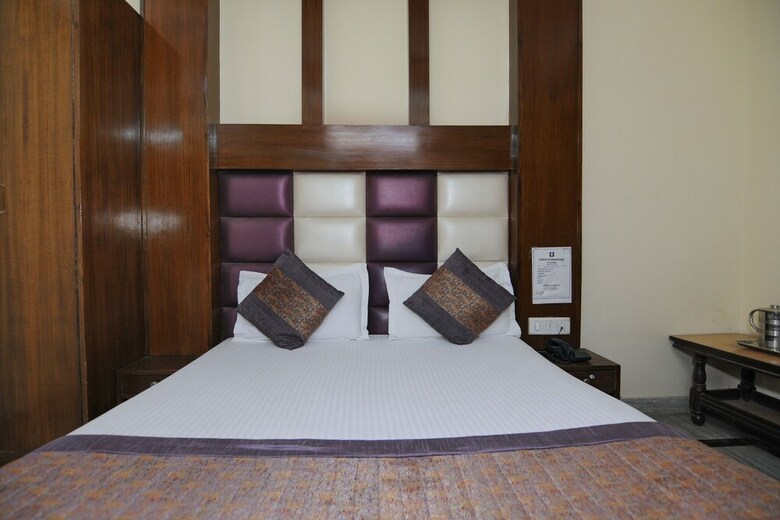 Hotel Oyo 6124 Lord Krishna Dx Inn