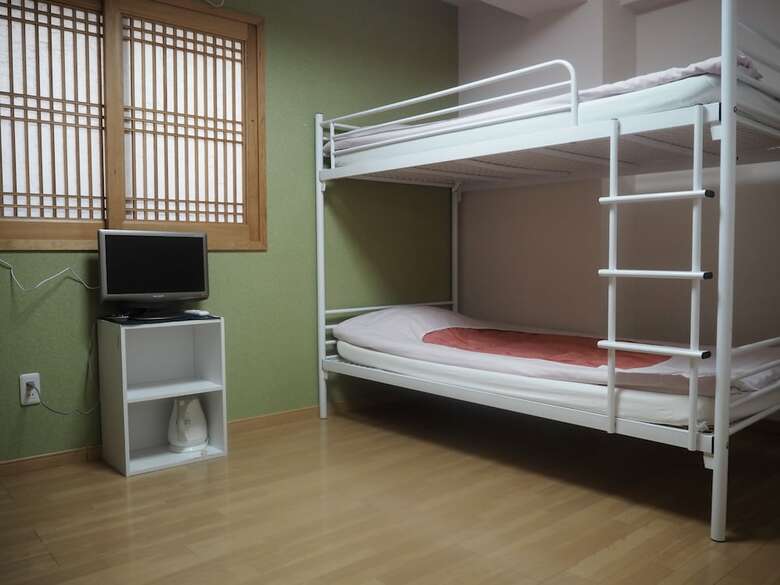 Hostal Holiday View Inn - Hostel