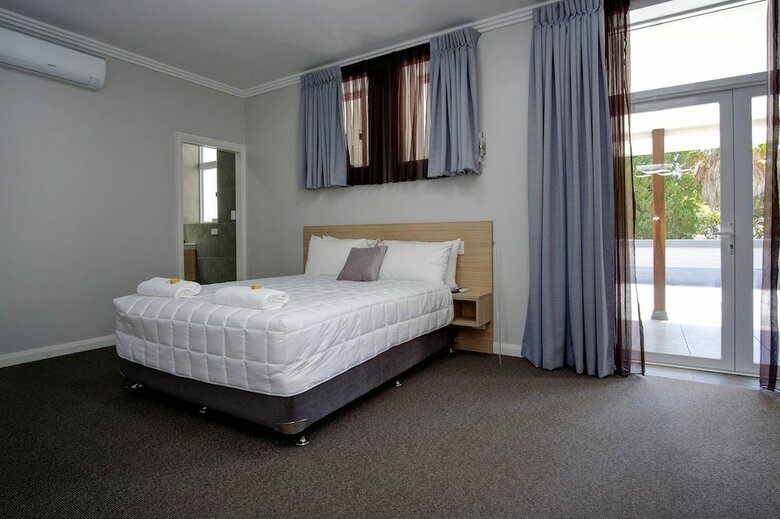 Lakes And Ocean Hotel Forster