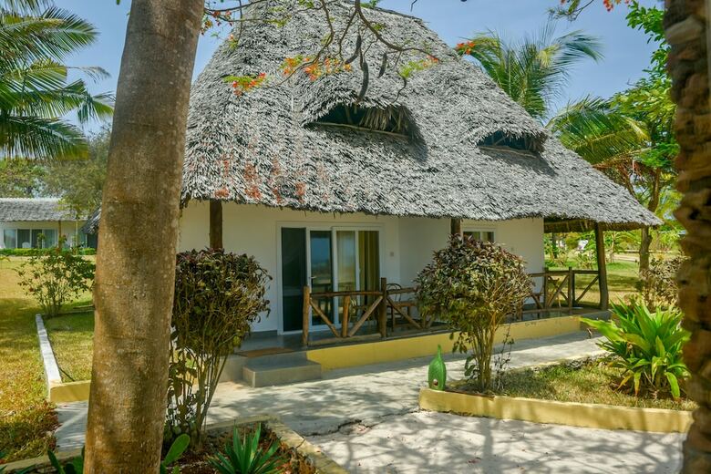 Hotel Tanzanite Beach Resort
