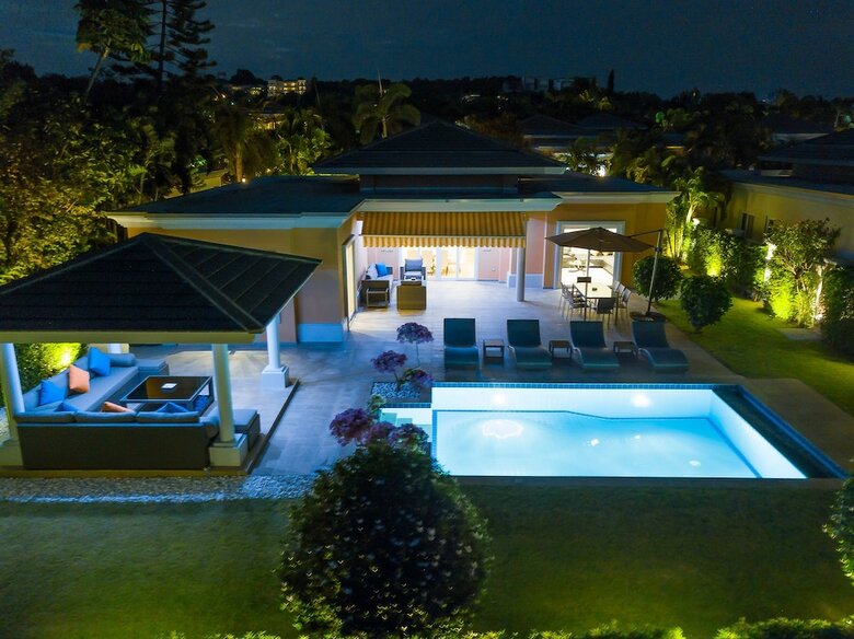 Luxury Pool Villa 604