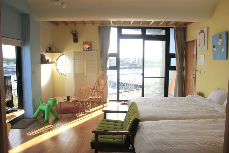 Bed & Breakfast Dream Colorful
