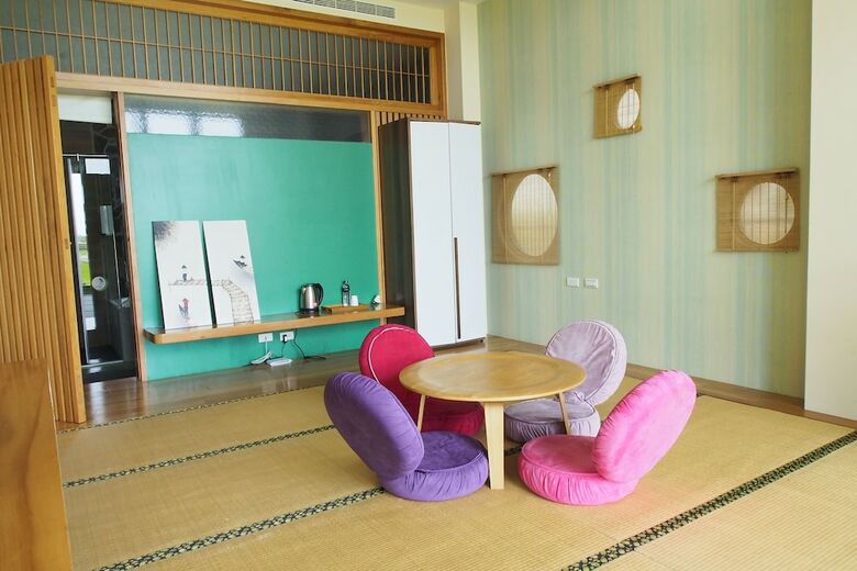 Bed & Breakfast Dream Colorful