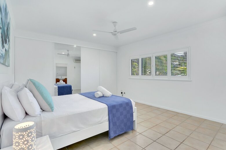 Palm Cove Retreat