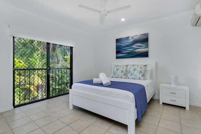Palm Cove Retreat