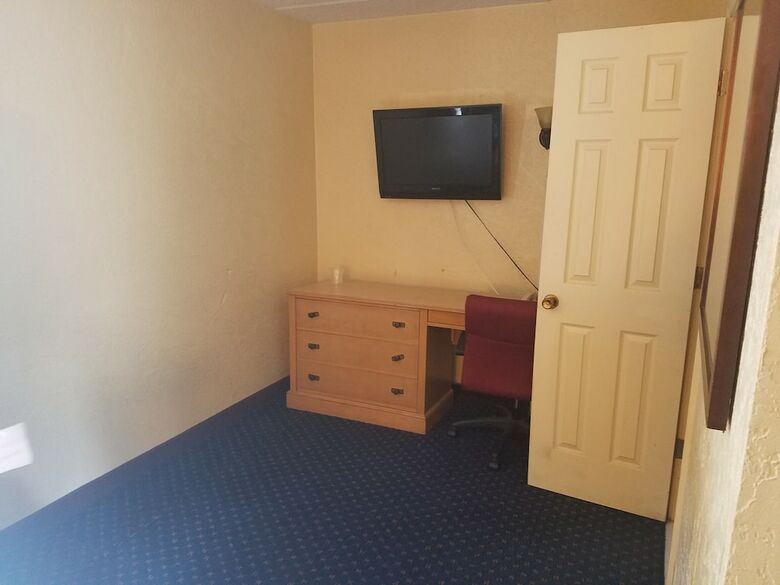 Motel La Casa Inn & Suites
