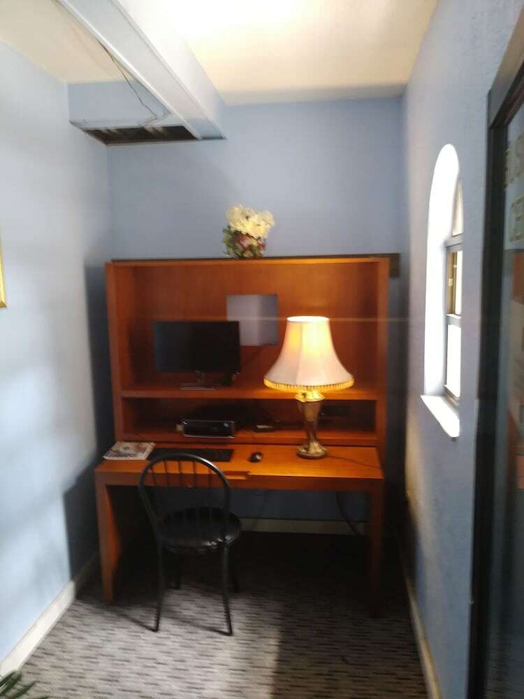 Motel La Casa Inn & Suites