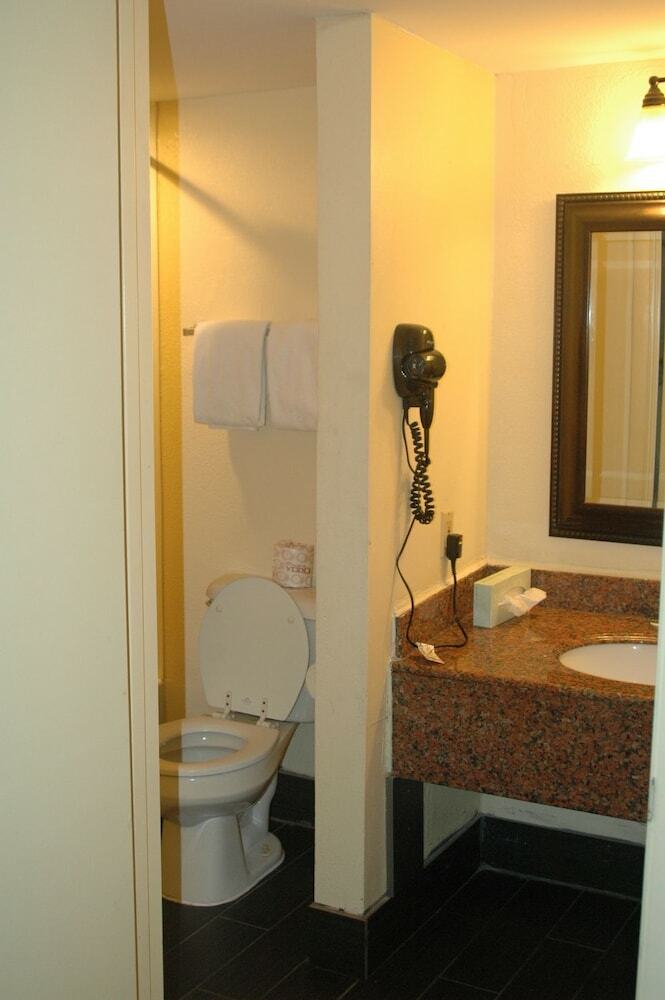 Motel La Casa Inn & Suites