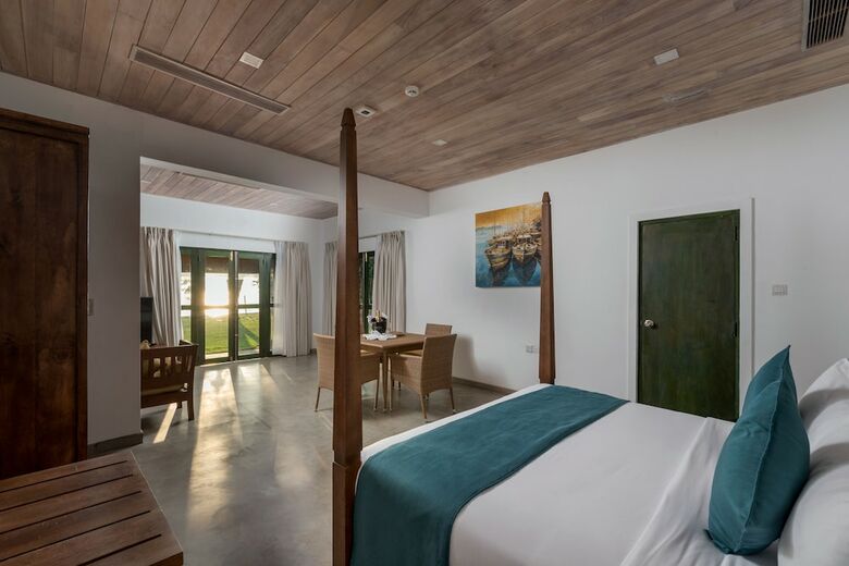 Hotel Arie Lagoon