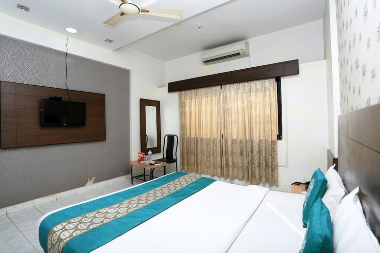 Oyo 7693 Saish Hotel