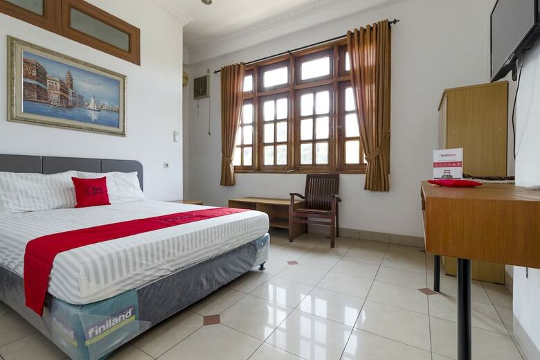 Hotel Reddoorz @ Taman Menteng Bintaro