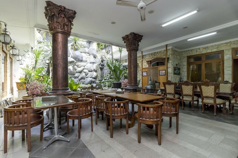 Hotel Reddoorz @ Taman Menteng Bintaro
