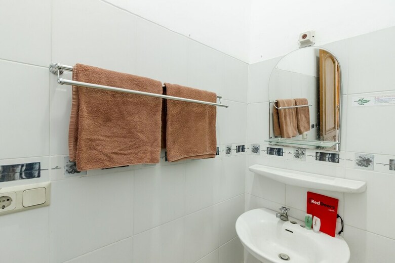 Hotel Reddoorz @ Taman Menteng Bintaro