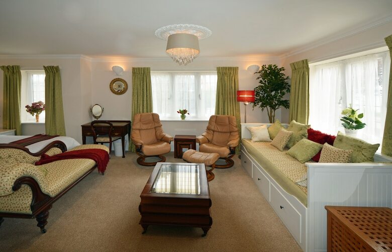 Hotel Haven Hall