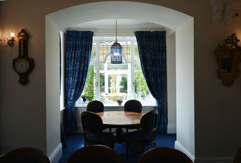 Hotel Haven Hall