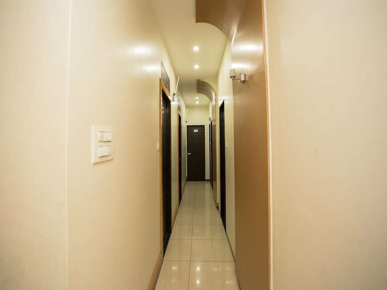 Hotel Oyo 7148 Adore Inn