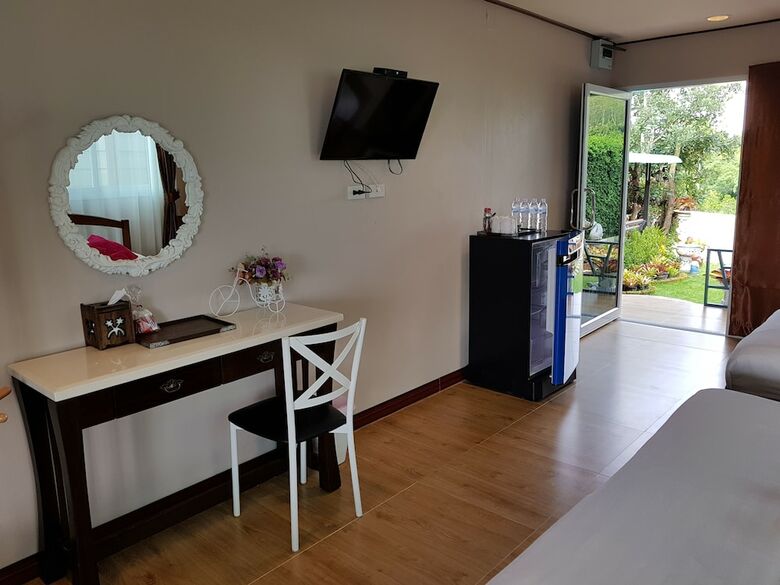 Hotel Baanmorkburi Resort