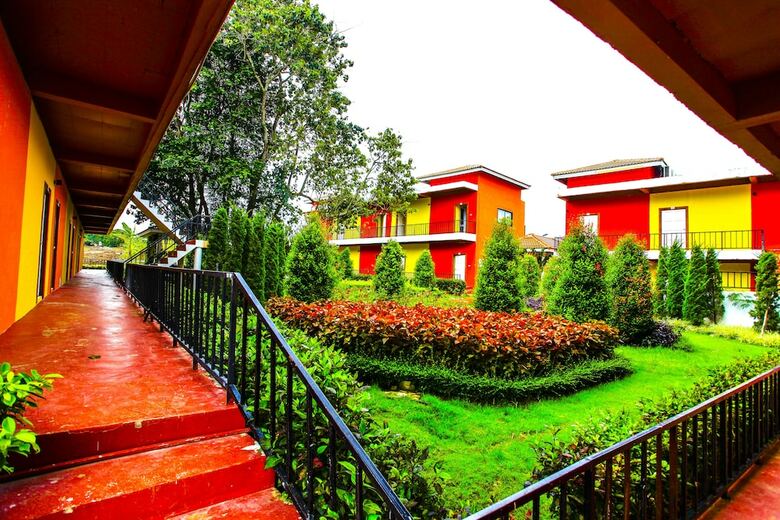 Hotel The Bloom By Tv Pool