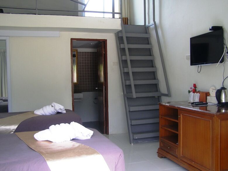 Hotel The Bloom By Tv Pool