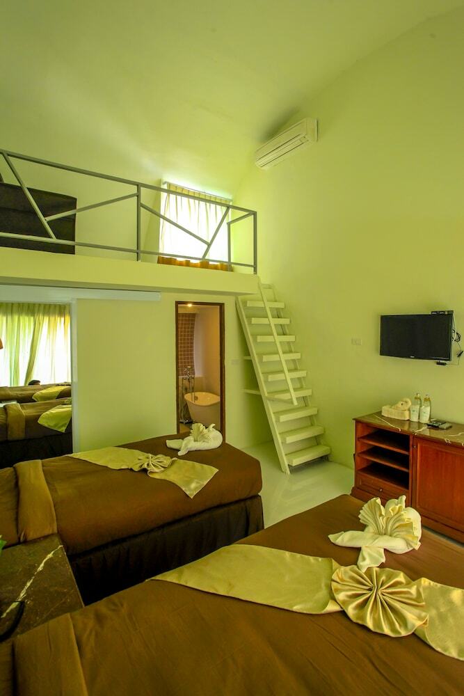 Hotel The Bloom By Tv Pool