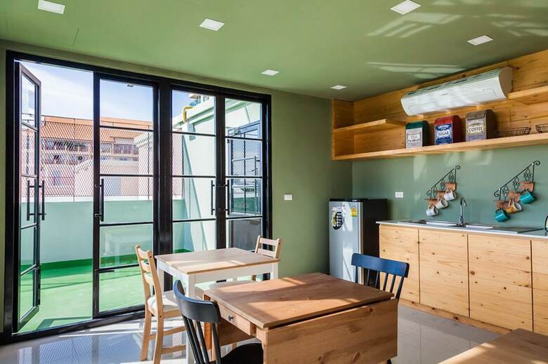 Hostal Travel Light Hostel Pattaya