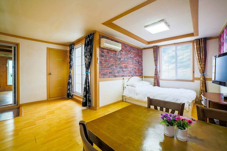 Beach Gallery Pension