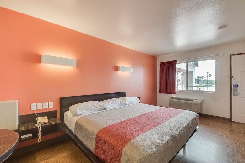 Motel 6 Brownsville North