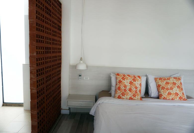 Hotel 202 House