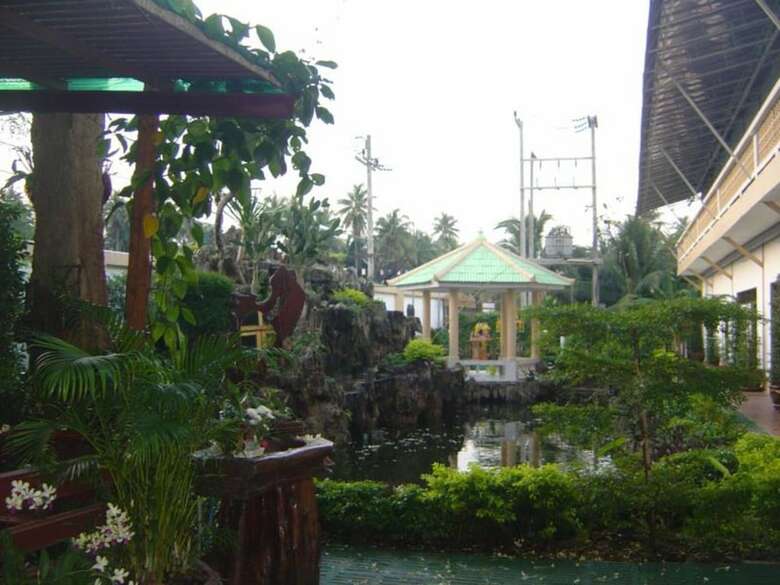 Hotel Coconut Home Resort