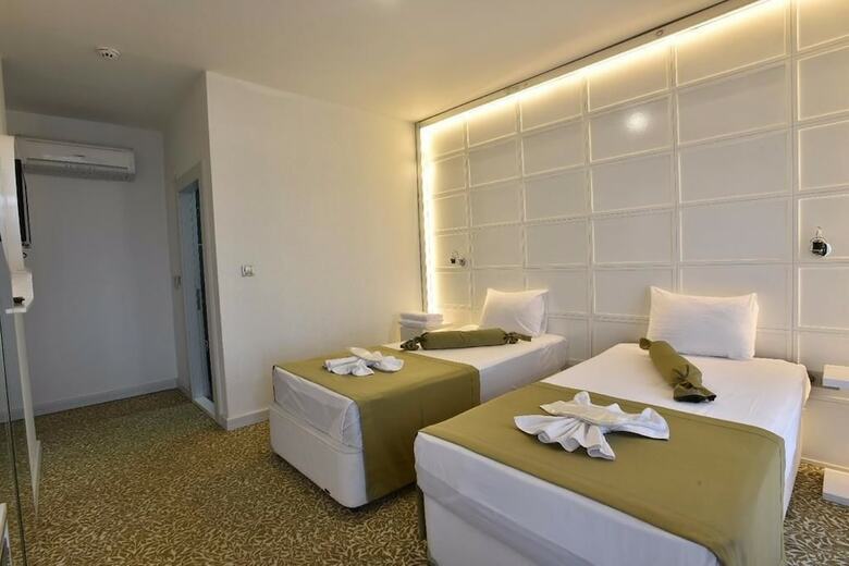 Safari Hotel