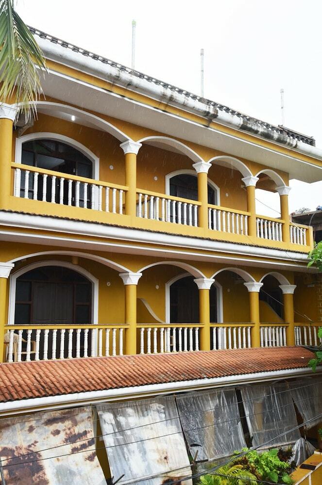 Hotel Smiley Baga Coast