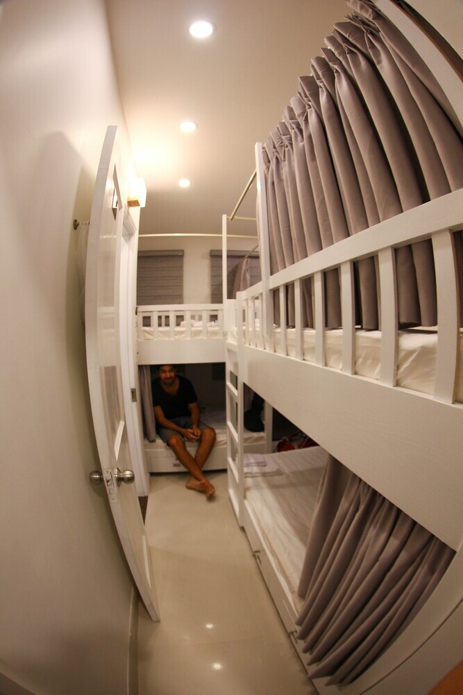 Hotel Full House Hostel