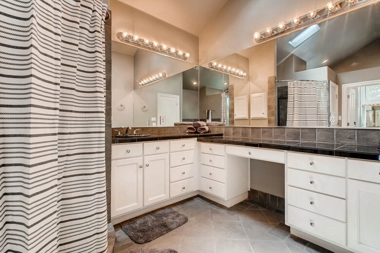 Luxury 4 Bedroom Home In Central Austin