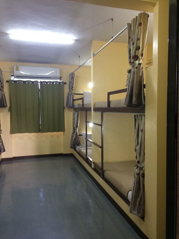 Hostal Sleep Well Hostel
