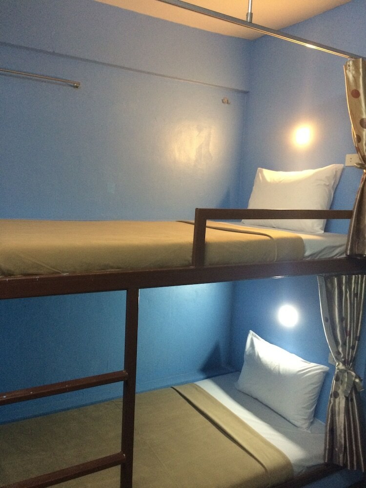 Hostal Sleep Well Hostel