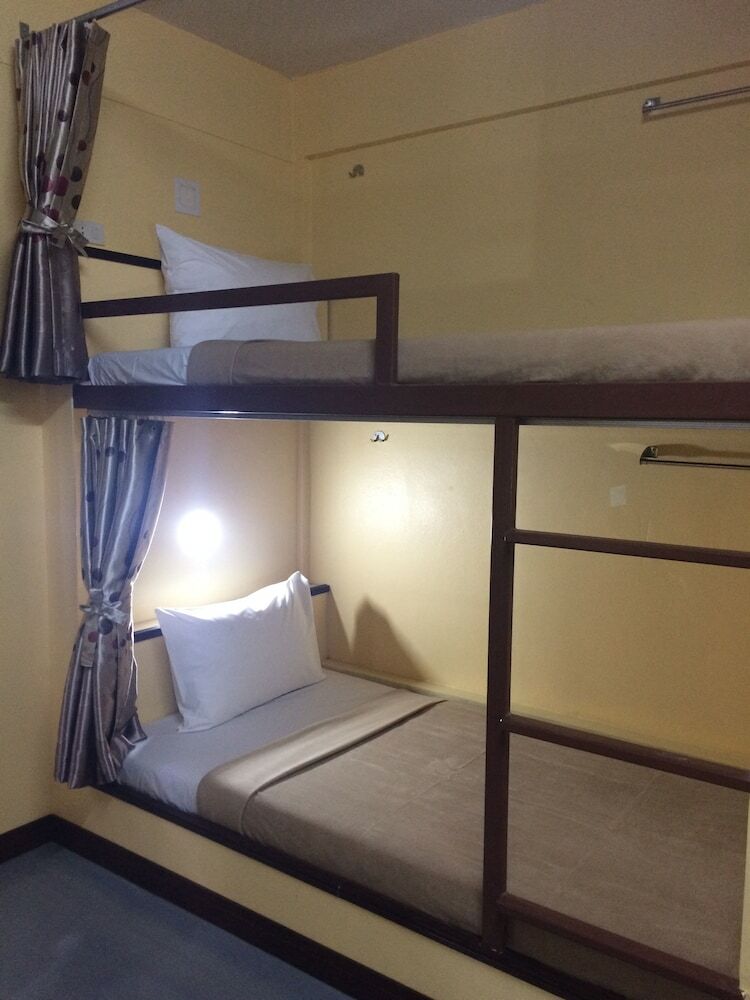 Hostal Sleep Well Hostel