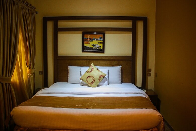 Banex Hotel And Suites