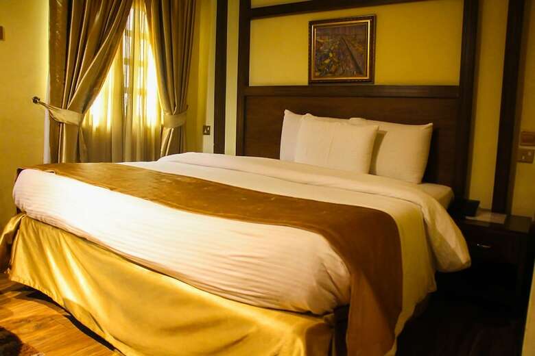 Banex Hotel And Suites