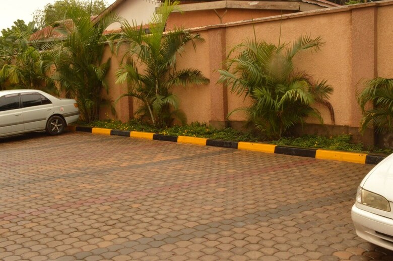Super Paradise Hotel